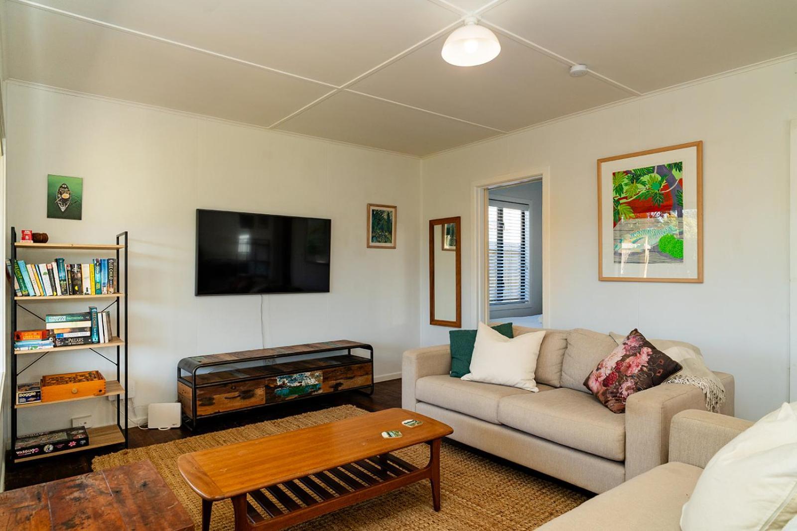 Fun Family Bach, Close To Beach And Shops! Waihi Exterior photo